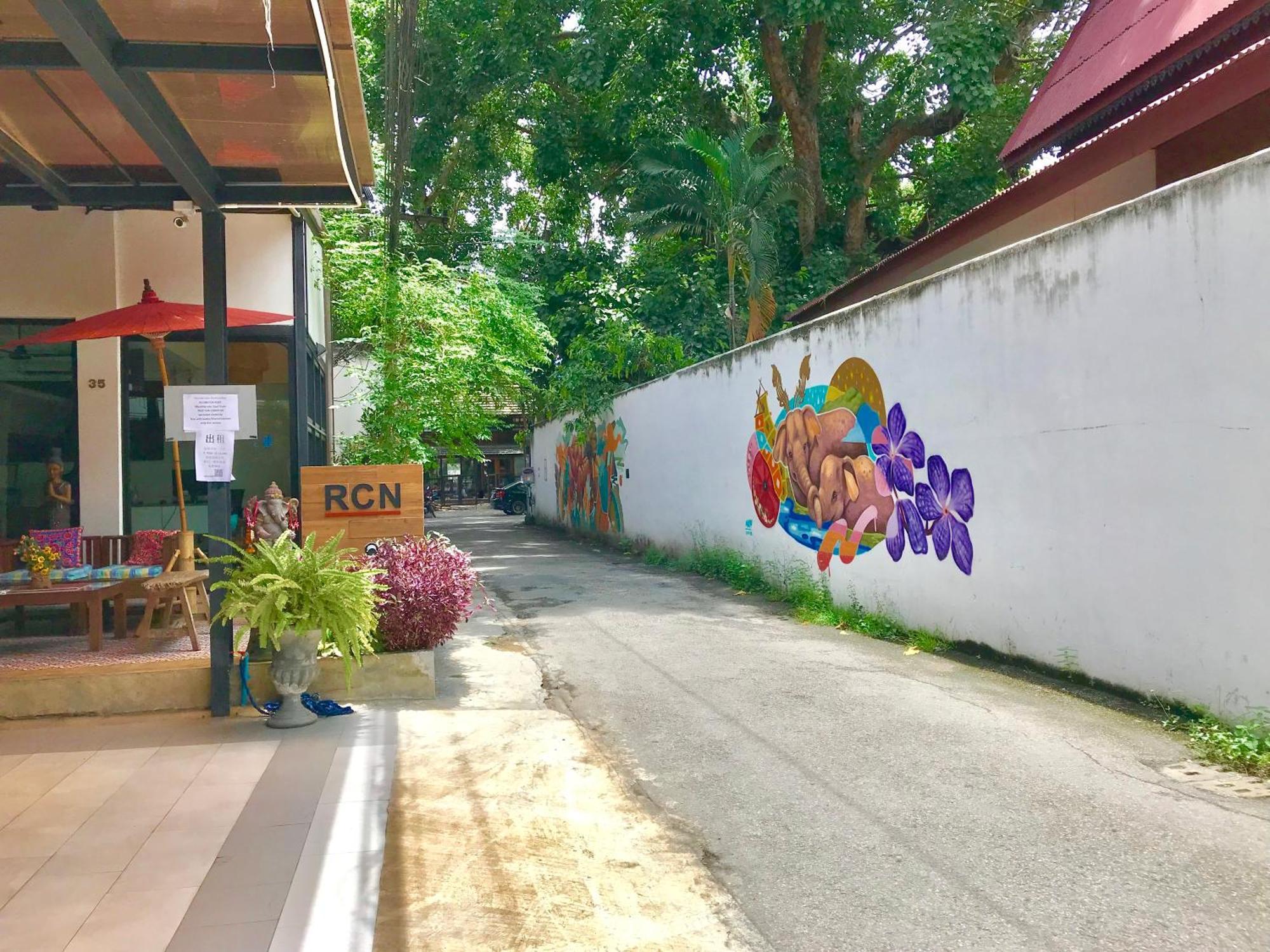 Rcn Court & Inn Chiang Mai Bagian luar foto