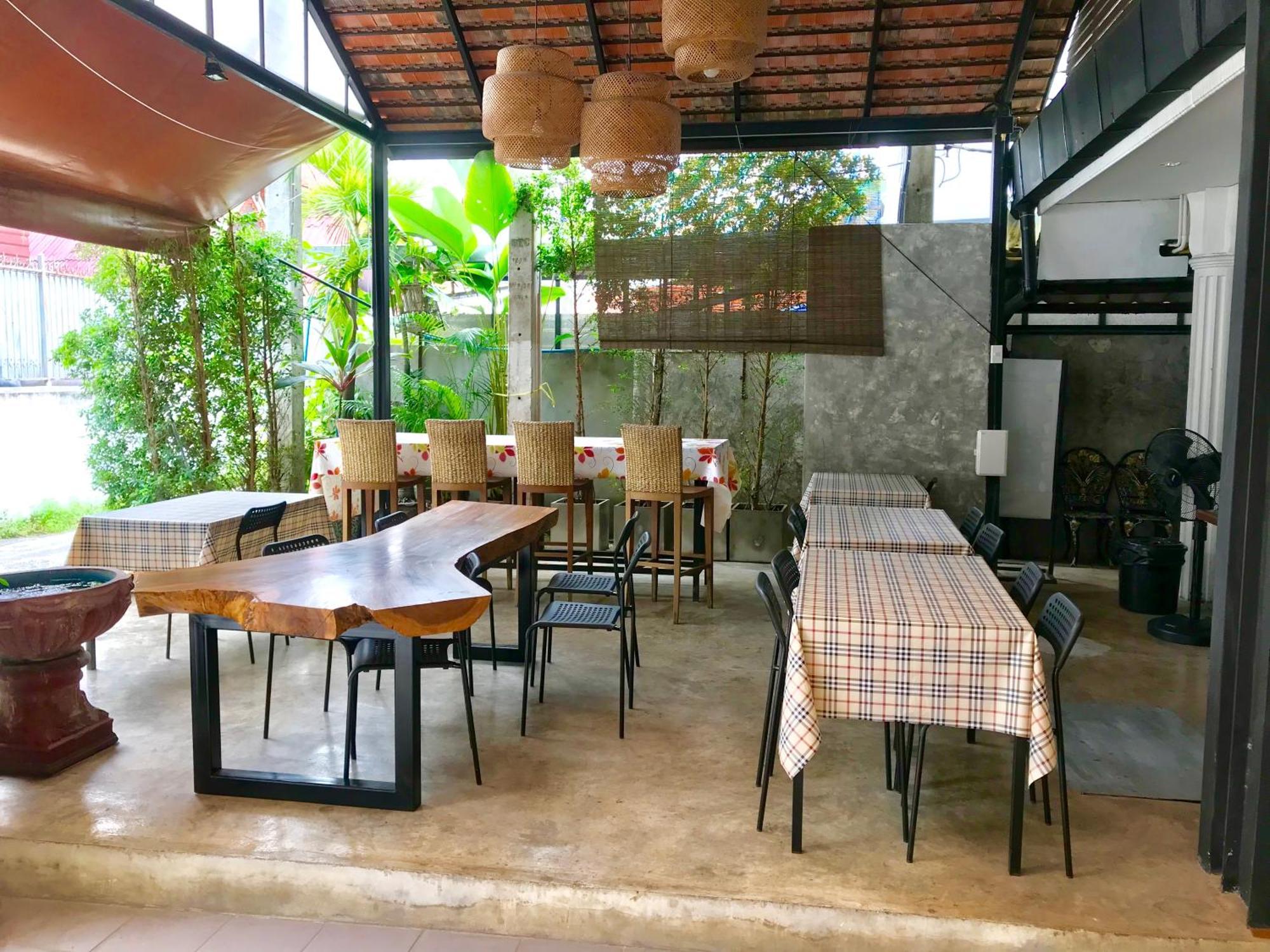 Rcn Court & Inn Chiang Mai Bagian luar foto