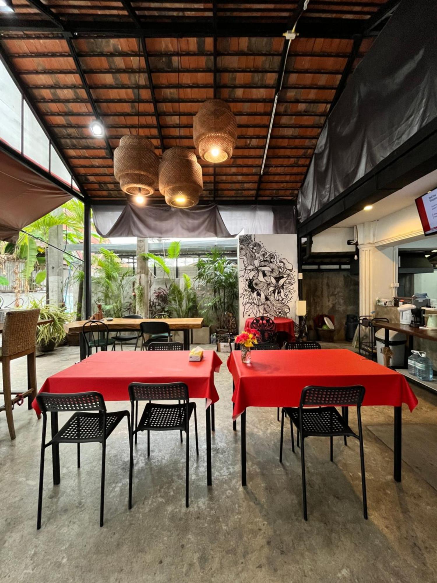 Rcn Court & Inn Chiang Mai Bagian luar foto
