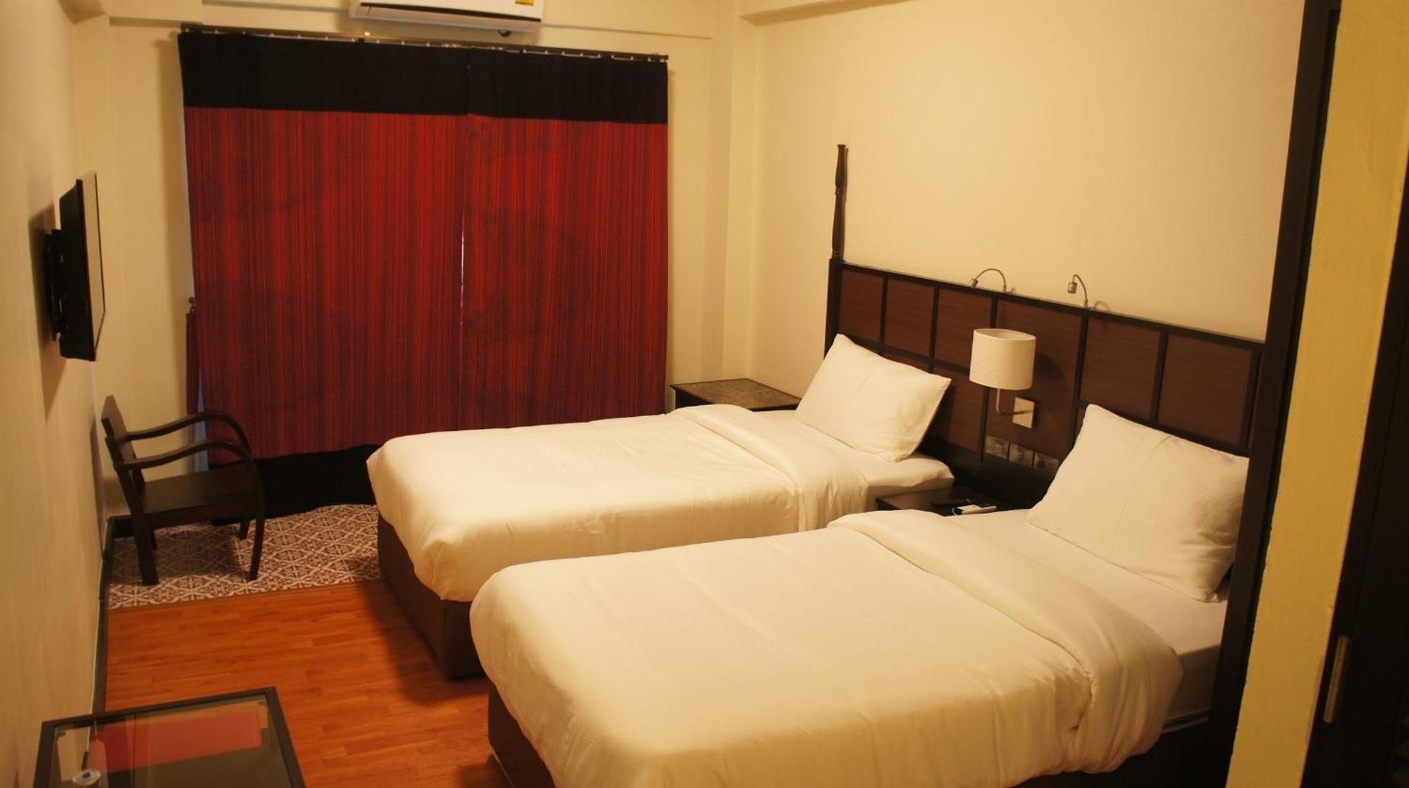 Rcn Court & Inn Chiang Mai Bagian luar foto